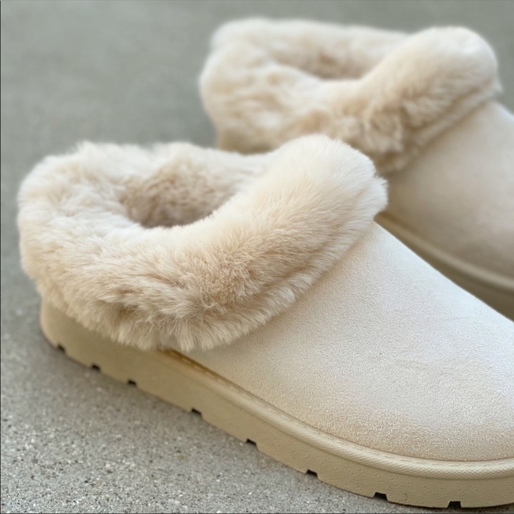 Slippers - Picture 2 of 5